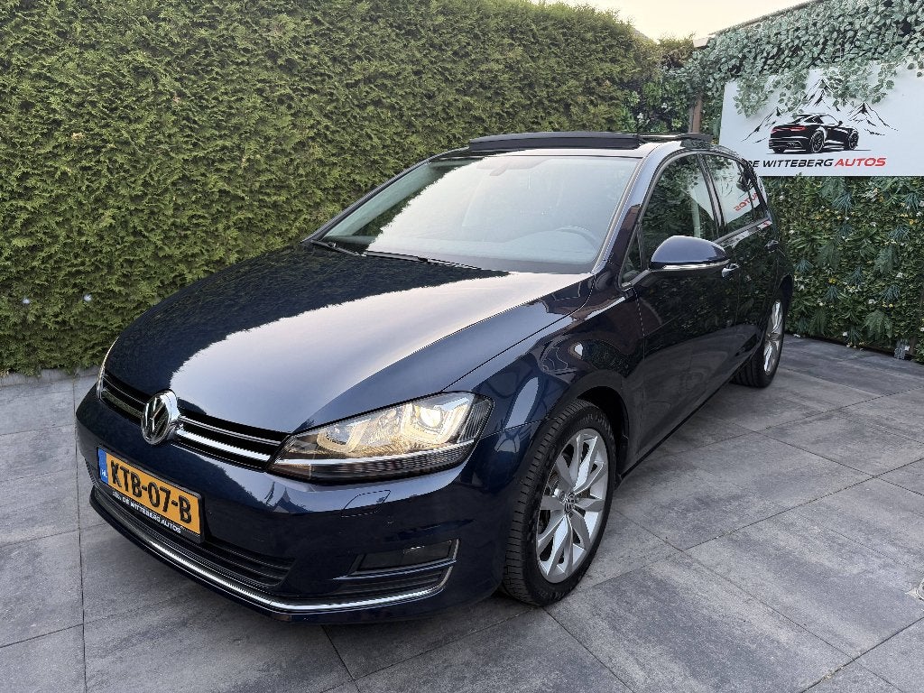 Volkswagen Golf Highline 122PK BOMVOL AUT PANO Massagestoele, Auto's, Euro 5, Lichtsensor, Zwart, 4 cilinders