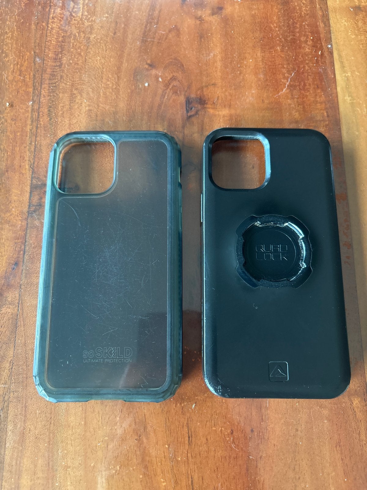 Foto 5 van iPhone 12 64GB met QuadLock case