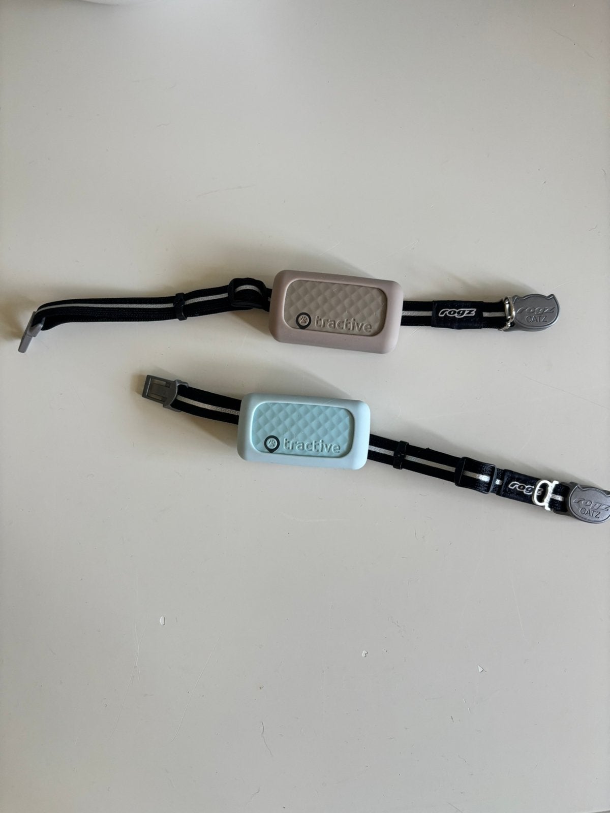 2 Tractive trackers voor katten met lopend abbonement, Ophalen of Verzenden, Zo goed als nieuw