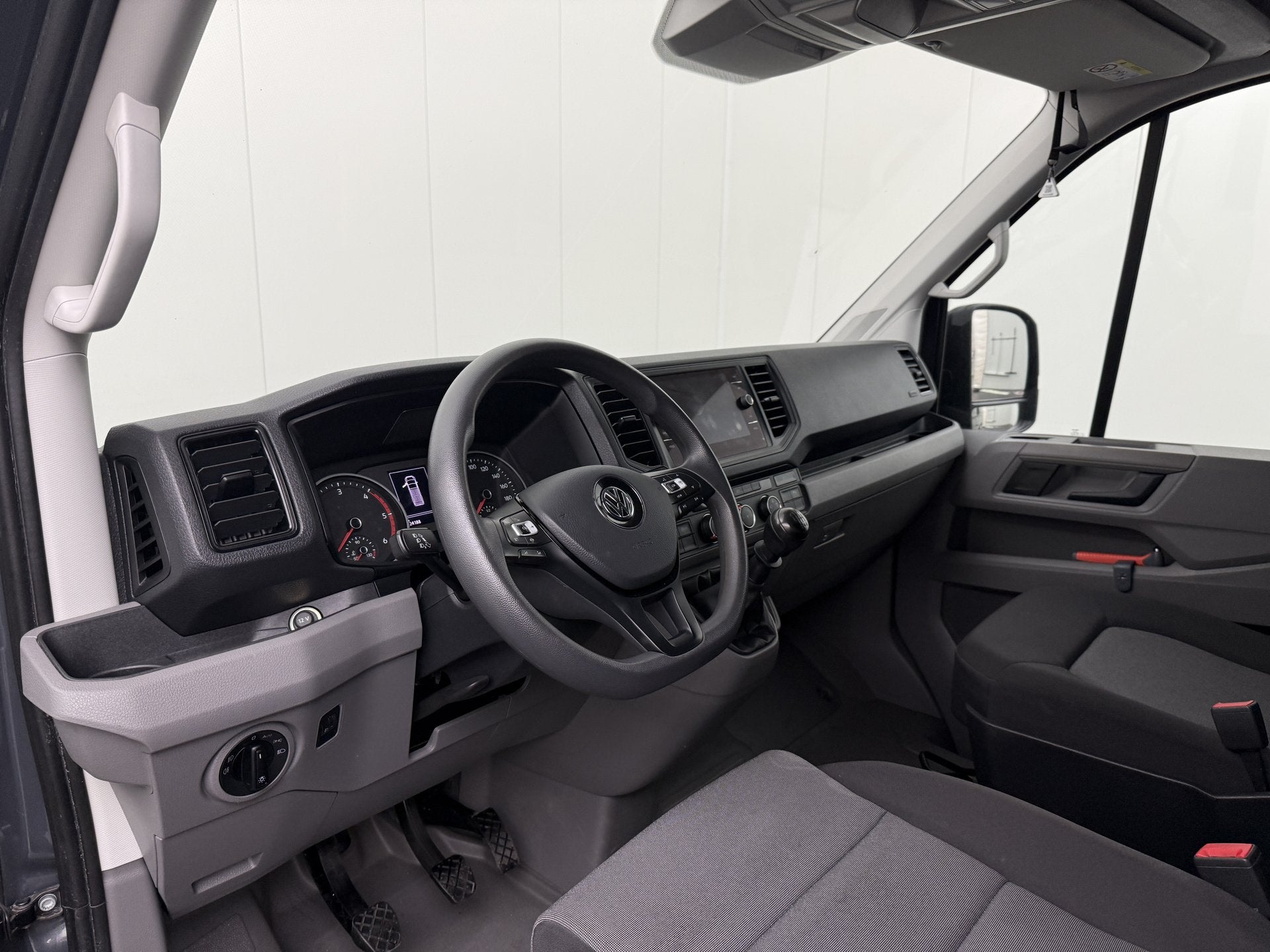 Volkswagen Crafter 2.0TDI 140PK L3H2 Highline | Navigatie |, Auto's, Bestelauto's, Stof, Gebruikt, 4 cilinders, Volkswagen
