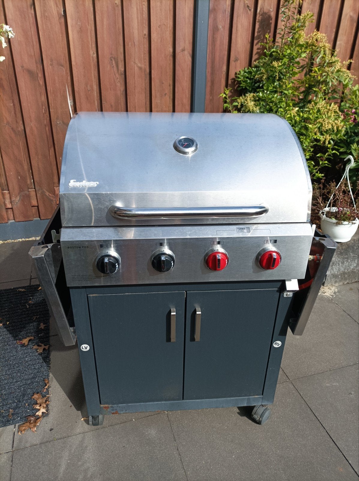 Enders Boston Pro 4 R Turbo II gasbarbecue met gasfles, Ophalen