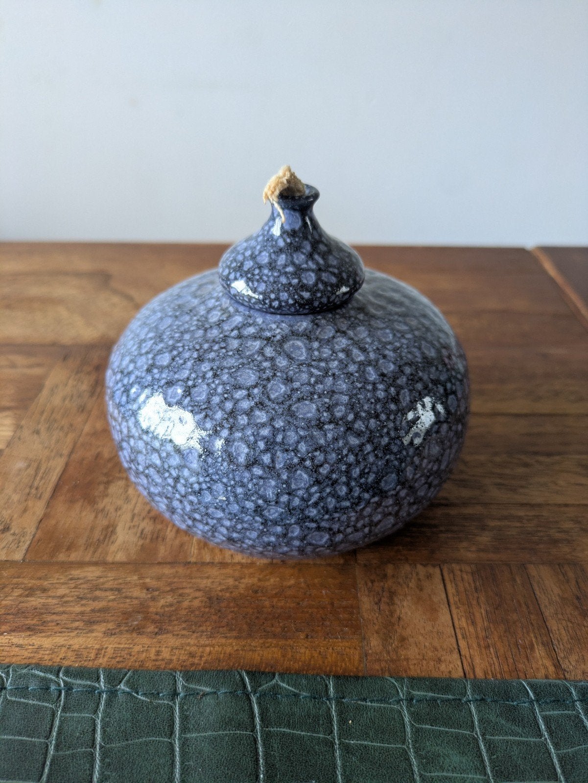 Blauwe olielamp met gespikkeld design, Overige materialen, Gebruikt, Ophalen of Verzenden, Overige kleuren
