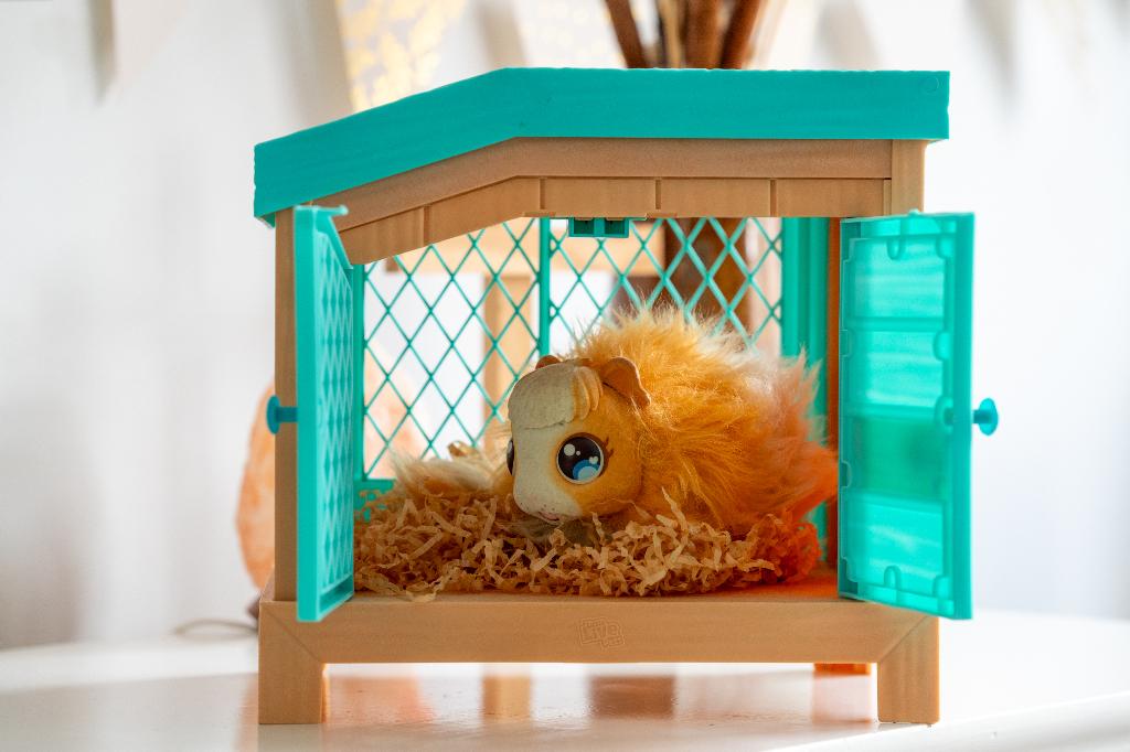 Little Live Pets Mama Surprise – cavia met 3 baby's + hok, Gebruikt, Overige karakters, Overige typen, Ophalen of Verzenden