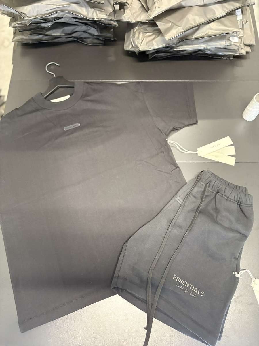Essentials Fear of God T-shirt en korte broek set, Ophalen of Verzenden, Nieuw, Overige maten, Zwart