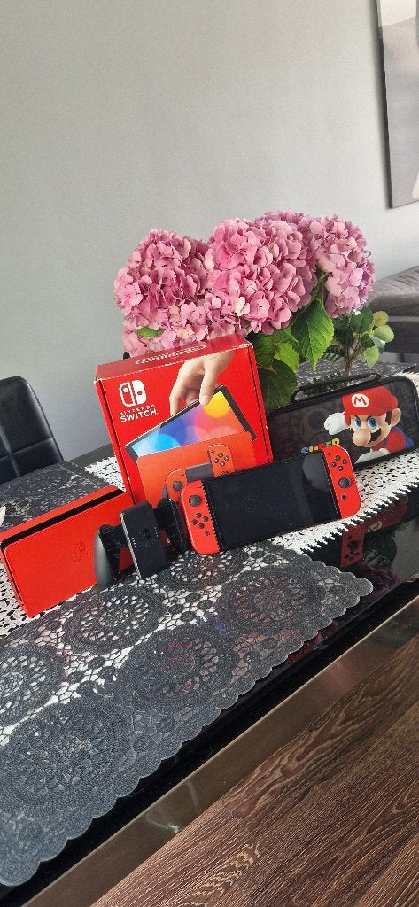 Nintendo Switch Limited Edition, Spelcomputers en Games, Spelcomputers | Nintendo Switch, Ophalen, Zo goed als nieuw, Met 2 controllers