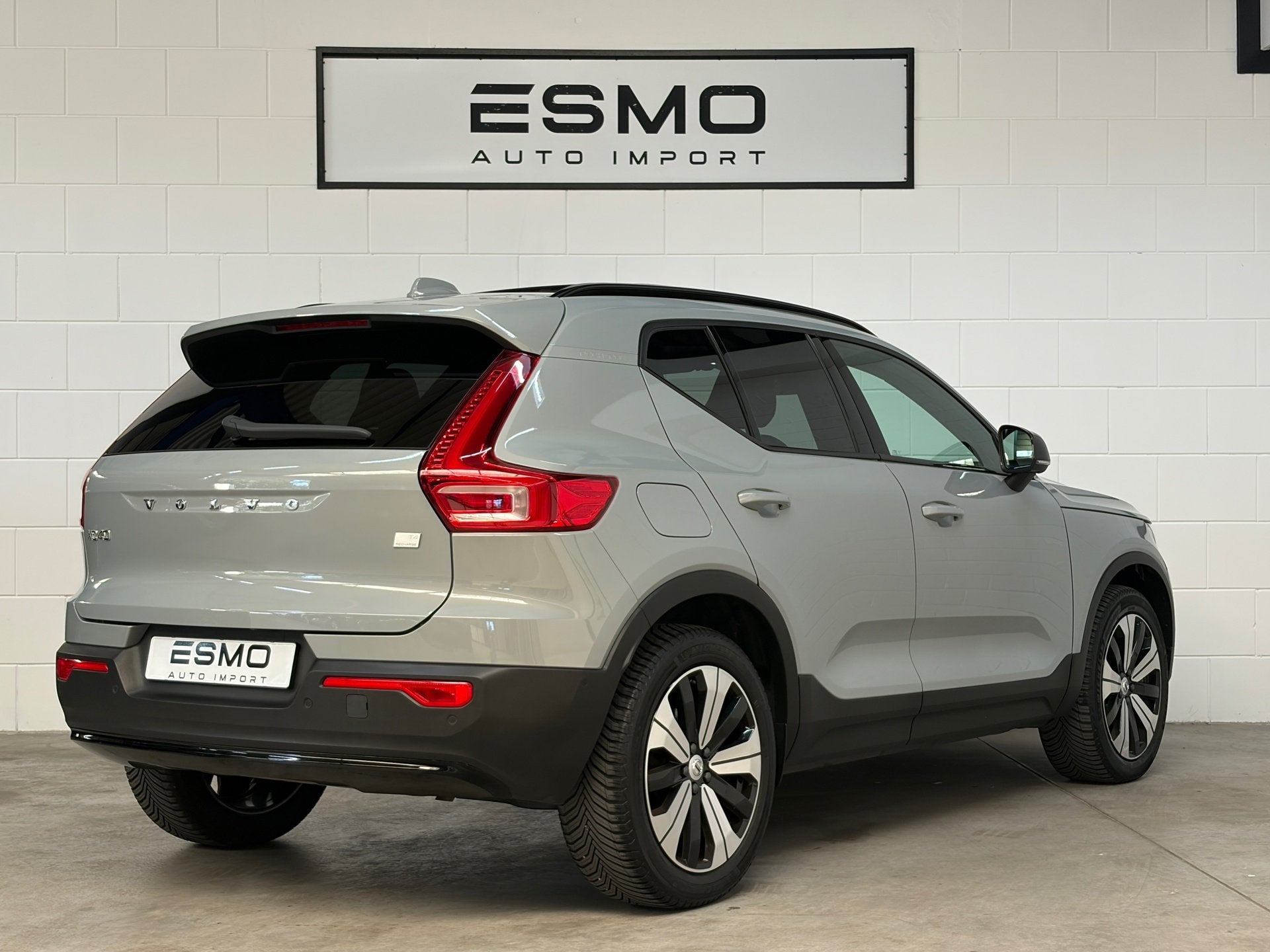 Volvo XC40 1.5 T4 Plug-in hybrid Ultimate Dark Panoramadak T, Dealer onderhouden, Zwart, Plug-in hybride, Bedrijf
