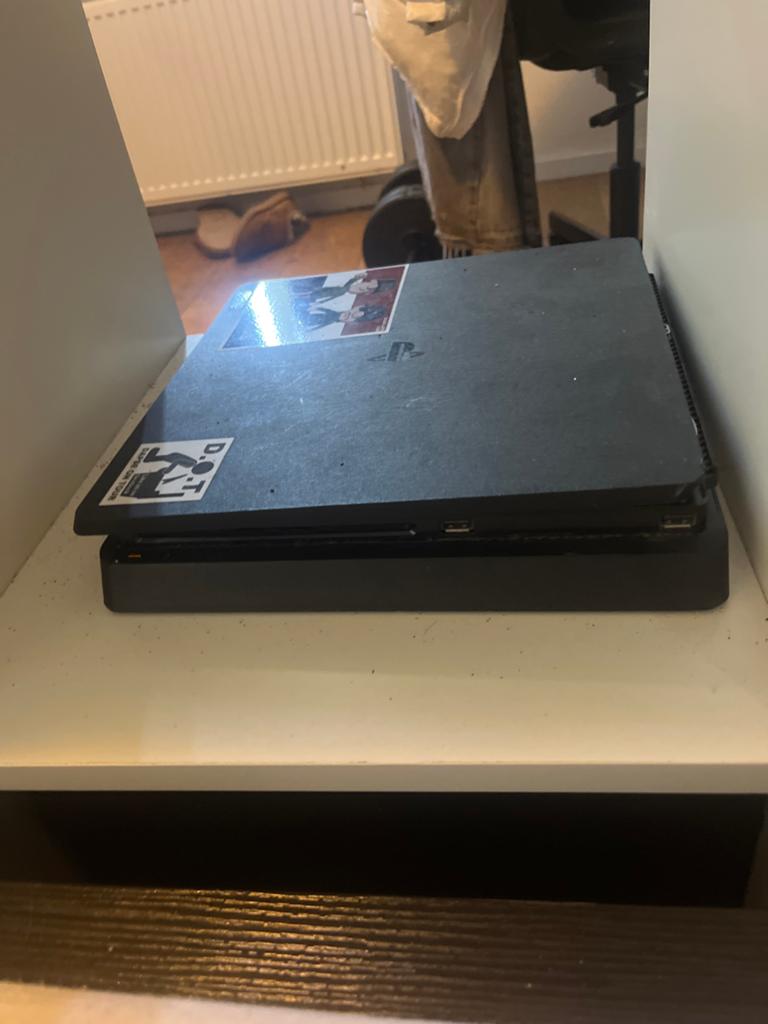 PlayStation 4 Slim - Gebruikt, Spelcomputers en Games, Spelcomputers | Sony PlayStation 4, Gebruikt, Slim, 500 GB, Zonder controller