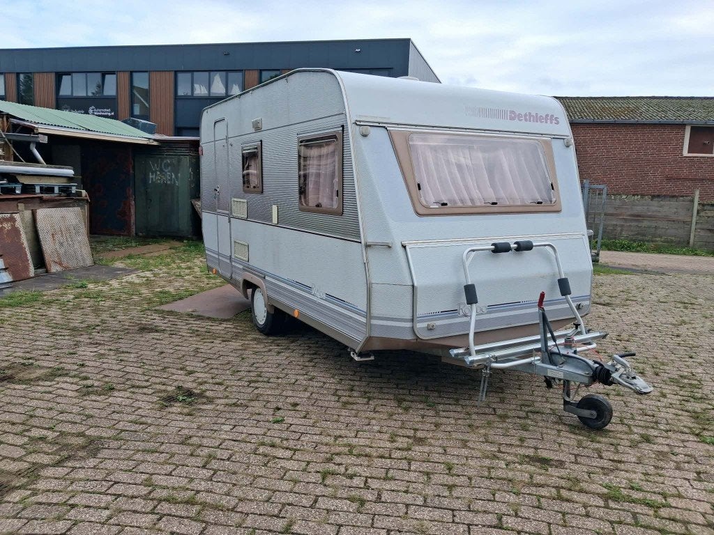 Dethleffs rondo met voortent incl kenteken, Caravans en Kamperen, Dwars-stapelbed, Treinzit, Particulier, Dethleffs