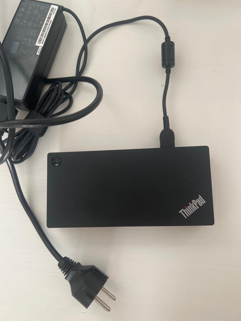 Lenovo ThinkPad Docking Station met adapter, Computers en Software, Dockingstations, Ophalen, Gebruikt, Docking station, Laptop
