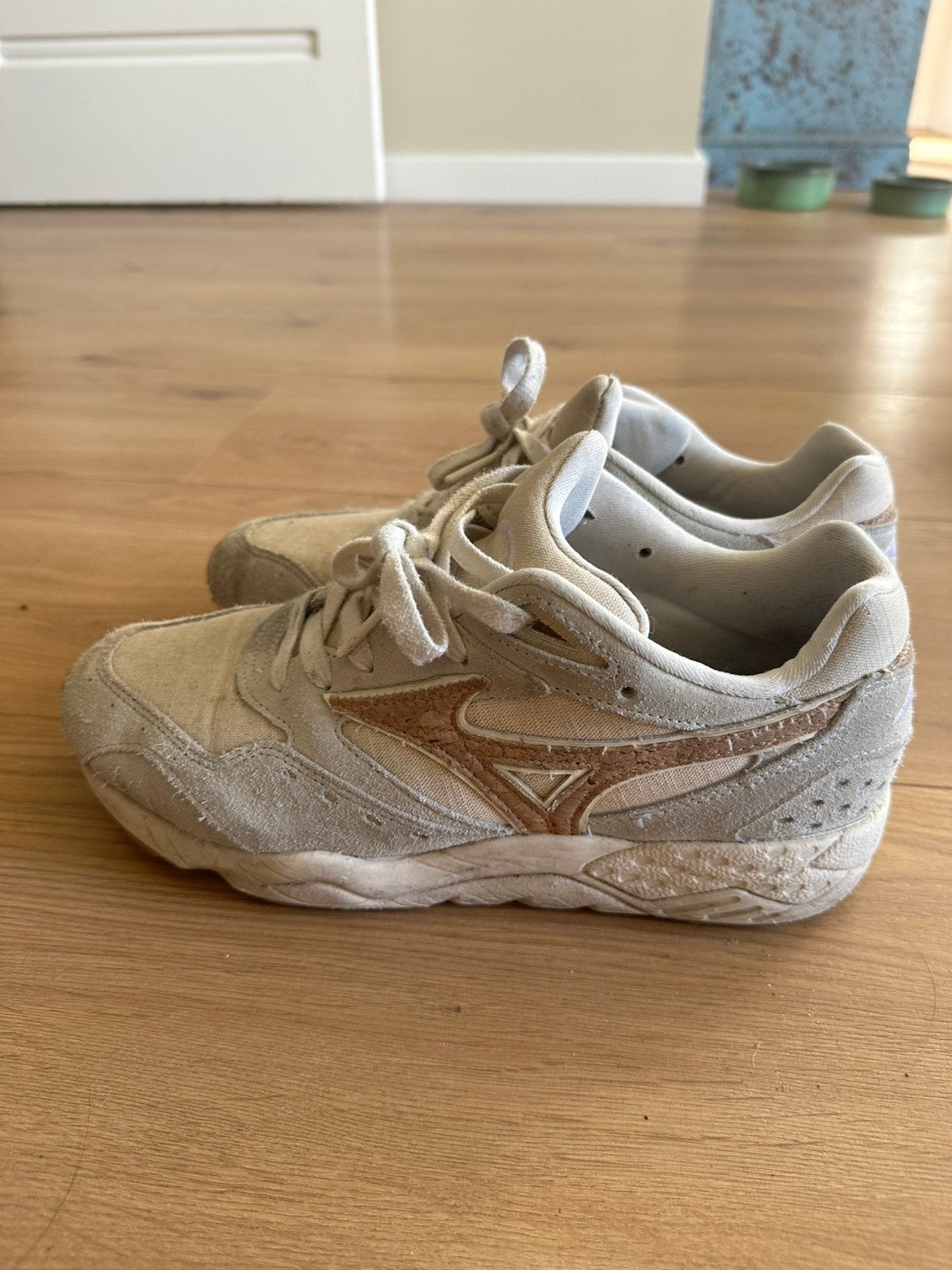 Mizuno contender maat 42 lichtblauw creme, Wit, Ophalen of Verzenden, Sneakers of Gympen, Zo goed als nieuw
