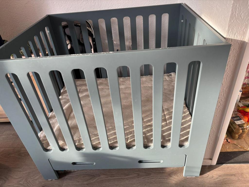 MOET WEG Baby Box - Kinder Compagnie met lade Ferre, Ophalen, Gebruikt, Rechthoekig, In hoogte verstelbaar