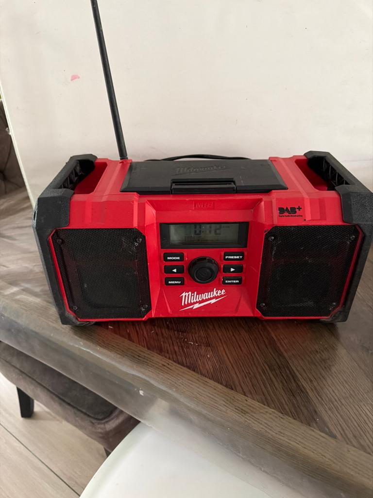 Milwaukee  bouwradio m18jsrdab+, Doe-het-zelf en Verbouw, Ophalen of Verzenden, Zo goed als nieuw