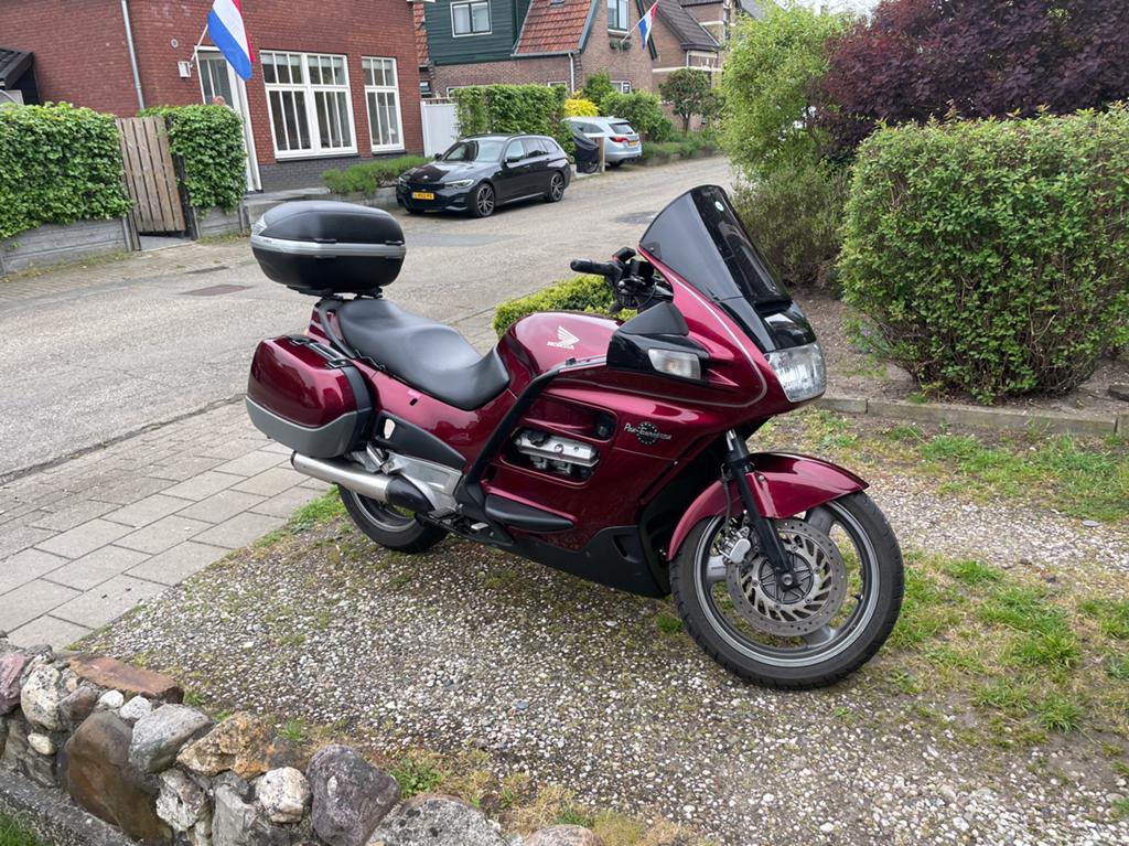 Honda  st 1100 pan  Nette staat 1200 eur, Motoren, Cardan-aandrijving, 4 cilinders, Gebruikt, Particulier