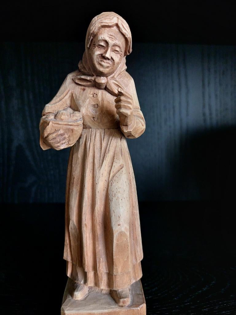 Handgesneden houten beeldje uit het Zwarte Woud, Antiek en Kunst, Kunst | Beelden en Houtsnijwerken, Ophalen of Verzenden