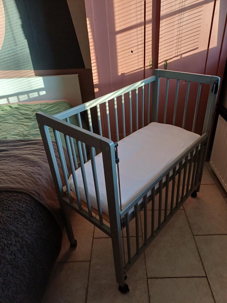 Co-sleeper netjes en fris PETITE AMELIE, Ophalen, Zo goed als nieuw, Wieg