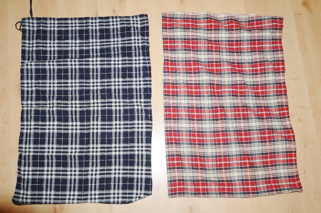 2 x geblokte 'buul' ; folklore / Staphorster klederdracht, Ophalen of Verzenden, Dames