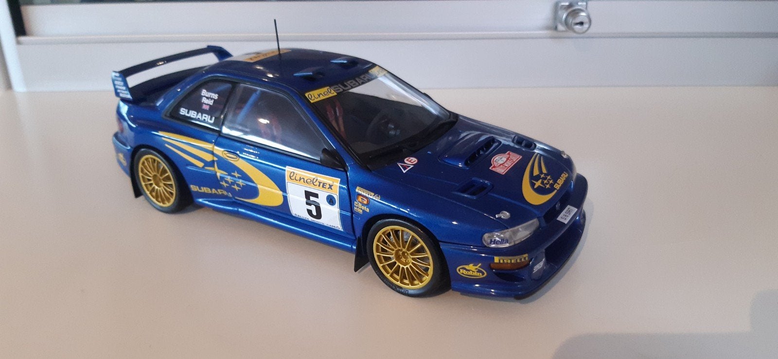 subaru wrc 1:18 autoart, Ophalen of Verzenden, Zo goed als nieuw, Autoart