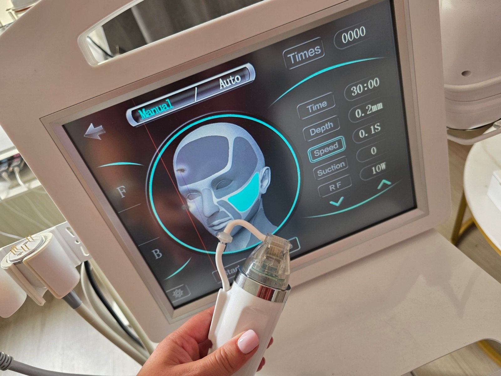 HIFU + RF microneedling apparaat, Sieraden, Tassen en Uiterlijk, Uiterlijk | Gezichtsverzorging, Ophalen