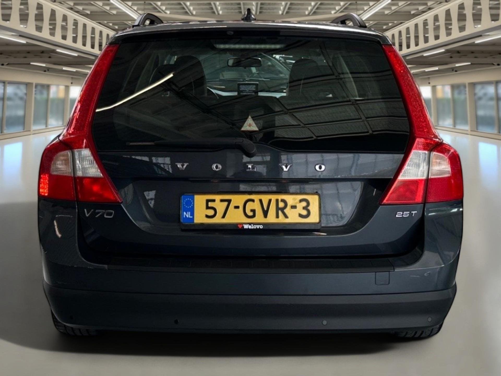 Volvo V70 2.5T Momentum Dealer onderhouden,Leder interieur,H, 1573 kg, 2521 cc, 93 €/maand, Euro 4