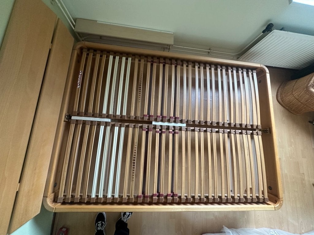 Foto 4 van 2-Persoons houten ledikant van massief beuken