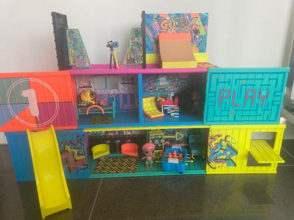 L.O.L clubhuis, Kinderen en Baby's, Speelgoed | Poppenhuizen, Ophalen, Gebruikt, Poppenhuis