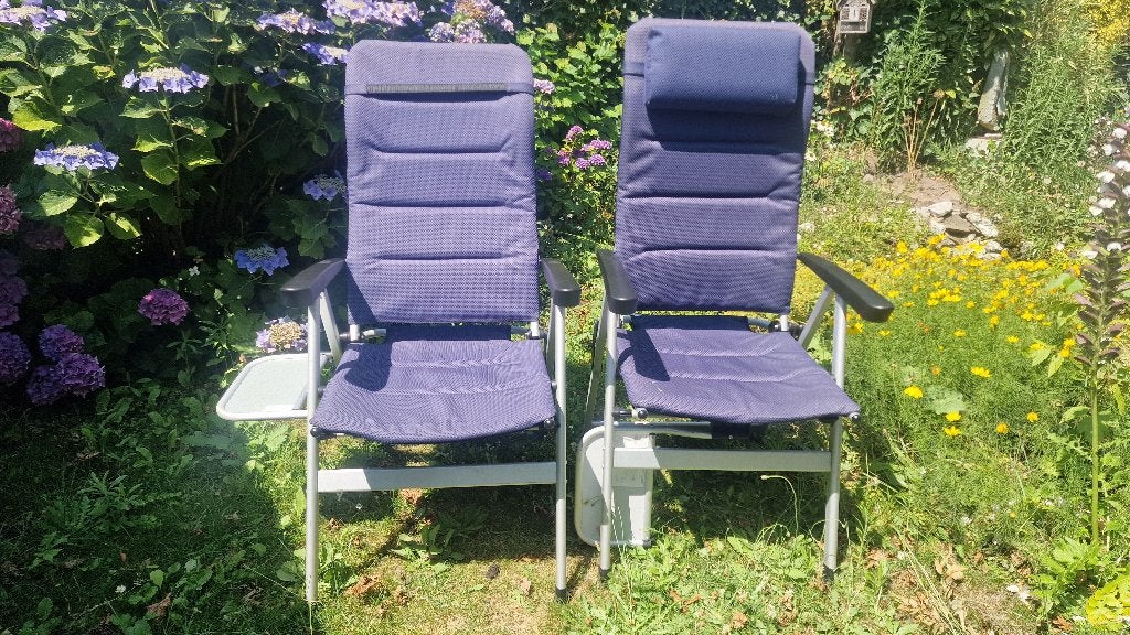 Twee campingstoelen (ANWB) met inklapbaar tafeltje per stoel, Ophalen, Zo goed als nieuw, Campingstoel