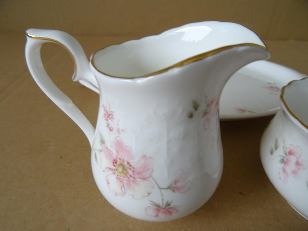 Verguld melk en suiker stel Royal Albert Breath of Spring, Antiek en Kunst, Ophalen of Verzenden