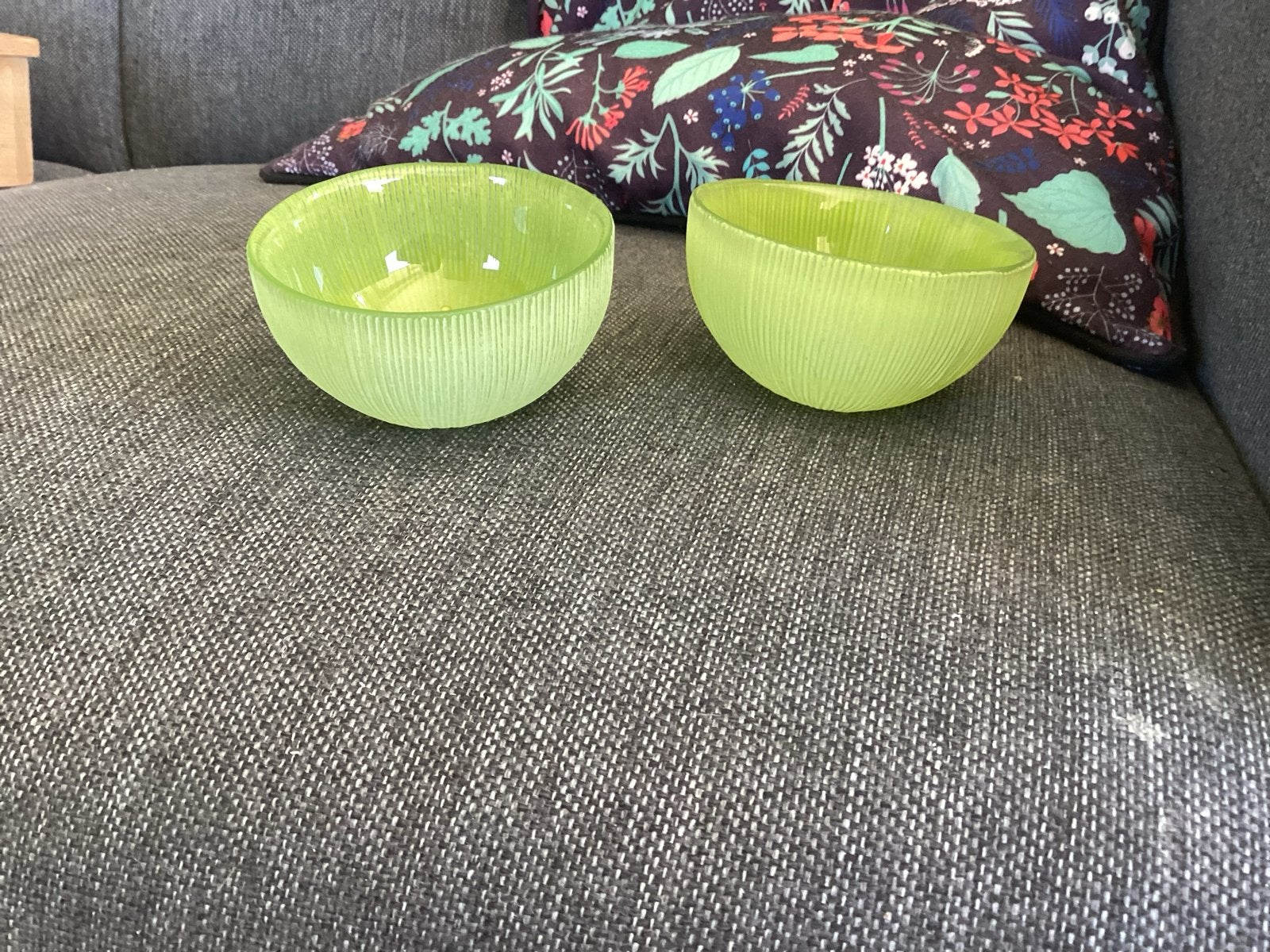 2 groene glazen schaaltjes in goede staat, Antiek en Kunst, Ophalen of Verzenden