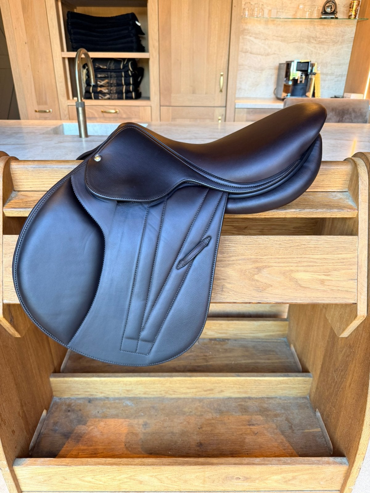Butet Sellier springzadel 17,5 inch zo goed als nieuw, Dieren en Toebehoren, Paarden en Pony's | Zadels, L (17.5 inch), Wijd, Ophalen of Verzenden
