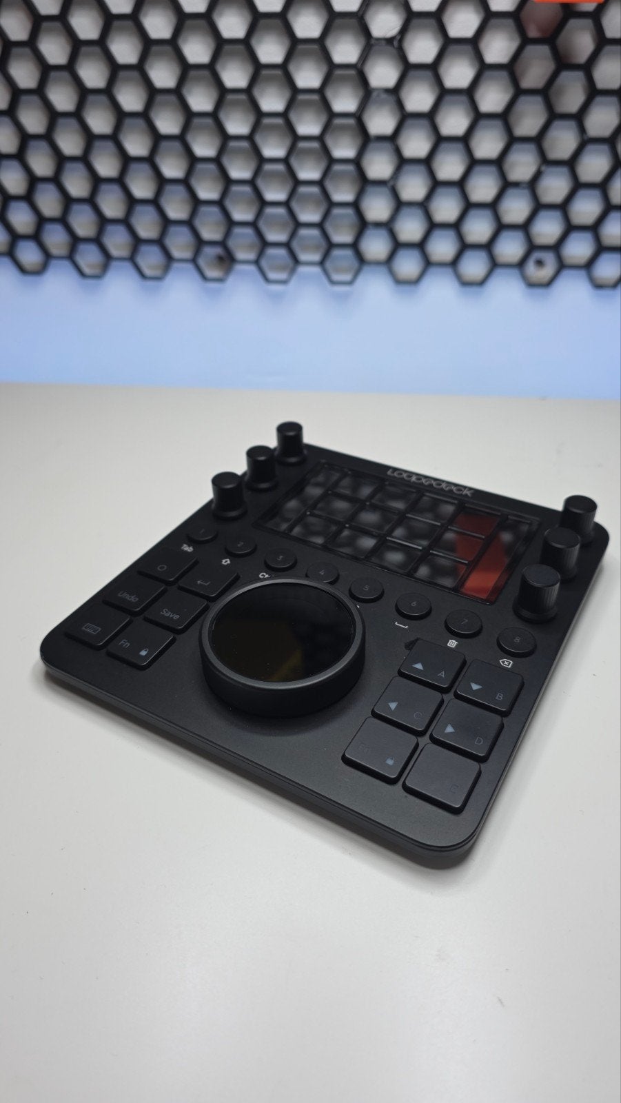 Loupedeck CT - Creatieve Console voor Content Creators, Computers en Software, Ontwerp- en Bewerkingssoftware, Ophalen of Verzenden