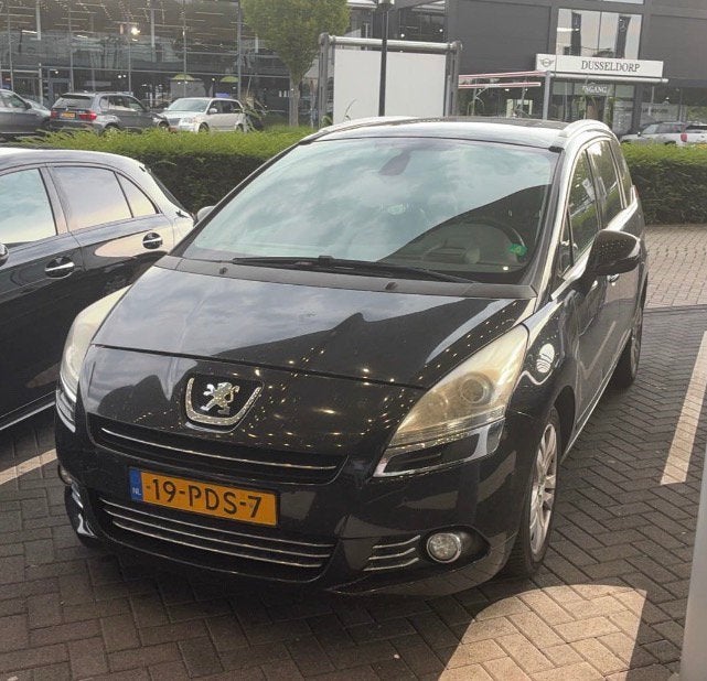 Peugeot 5008 2.0 GT Hdif AUTOMAAT 7 PERS LEDER EXPORT PRIJS, Auto's, Peugeot, 15 km/l, Zwart, 4 cilinders, 7 stoelen
