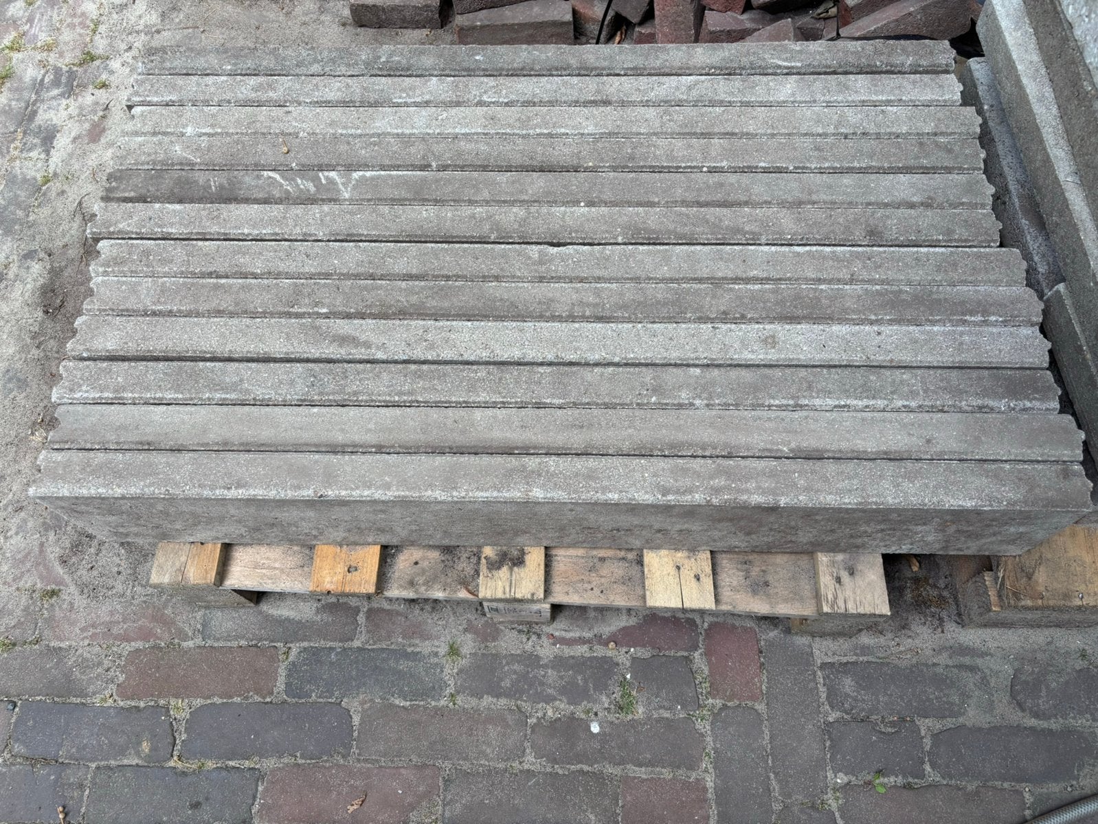 Betonbanden 12 stuks grijs 1 euro per stuk, Ophalen, Gebruikt, Overige typen, Minder dan 5 m²
