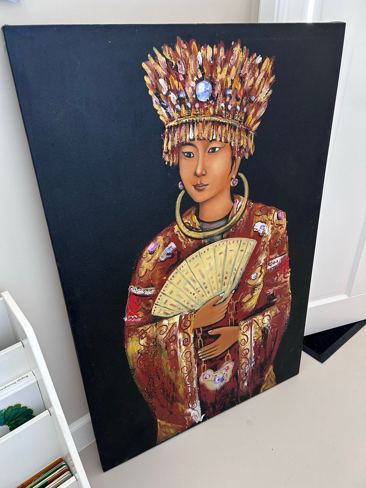 Schilderij Aziatische vrouw met kroon en waaier, Ophalen
