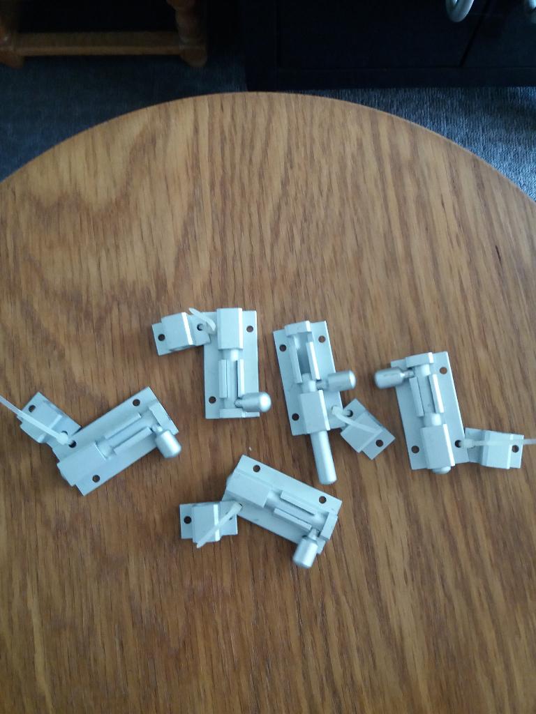 5 aluminium grendeltjes, Ophalen of Verzenden, Nieuw, Aluminium