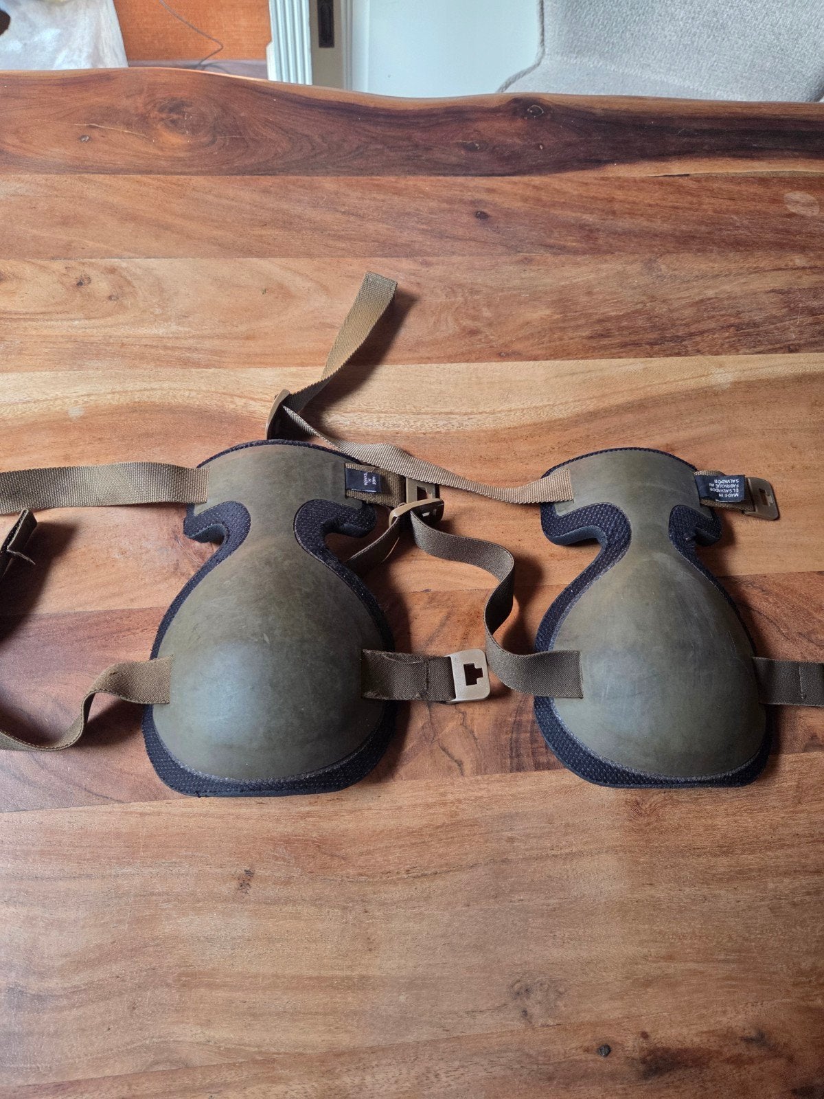kl arc teryx knie beschermers, Verzamelen, Ophalen of Verzenden, Landmacht, Nederland, Kleding of Schoenen