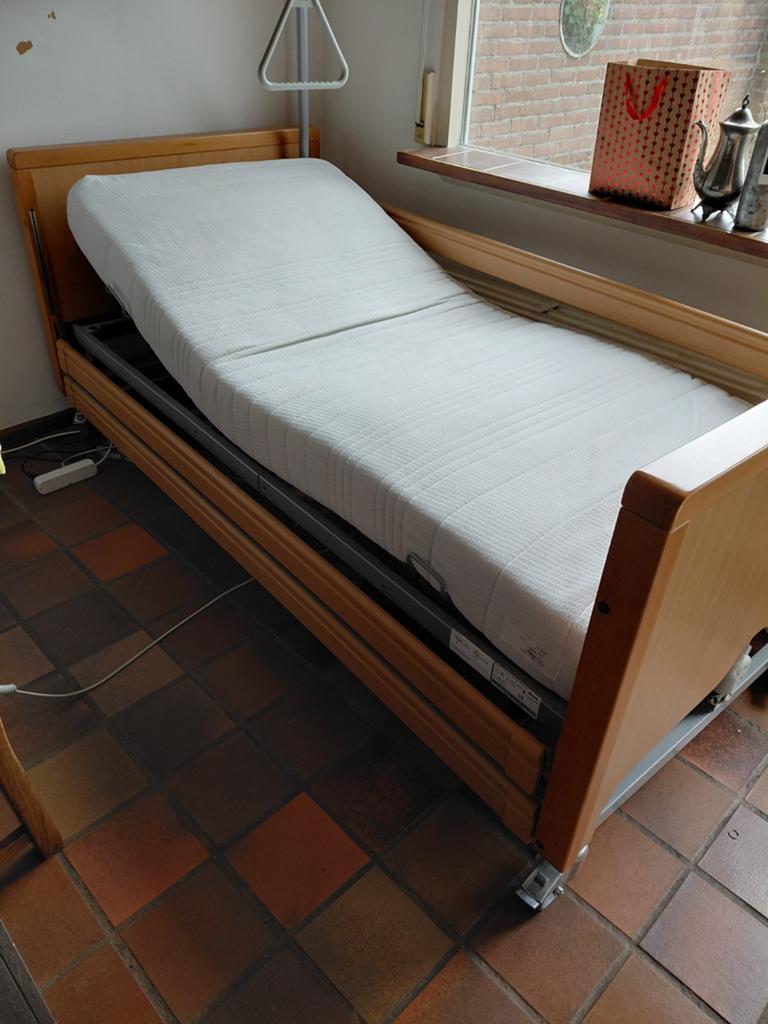 Bed, Ophalen of Verzenden, Zo goed als nieuw, Tweepersoons, Hout