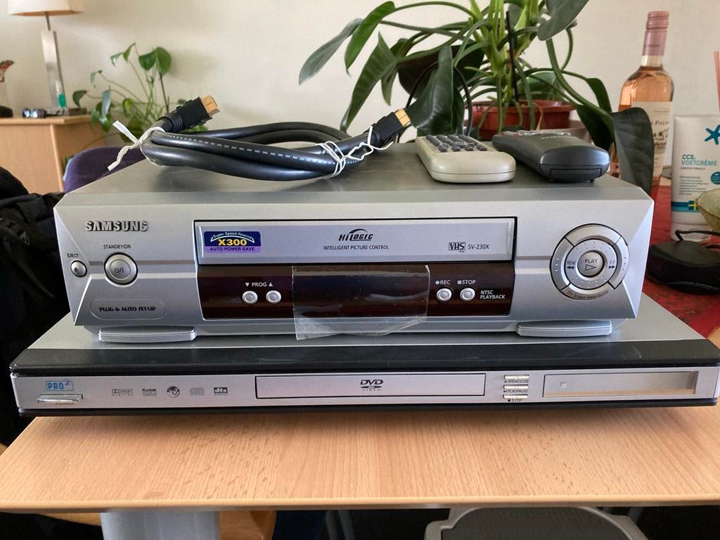 Samsung VHS-speler & PRO DVD-speler met kabels, Ophalen, Zo goed als nieuw, VHS-speler of -recorder