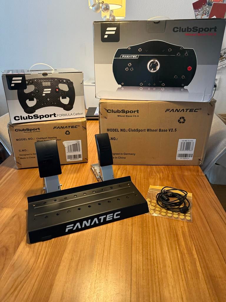 Fanatec Wheel Base club sport V 2.5 en wheel formula carbon., Computers en Software, Joysticks, Ophalen