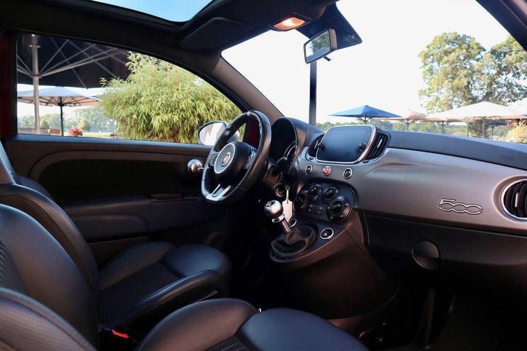 Fiat 500 1.2 Rockstar | Bordeaux Metallic | Apple CarPlay |, Voorwielaandrijving, Gebruikt, 4 cilinders, 4 stoelen
