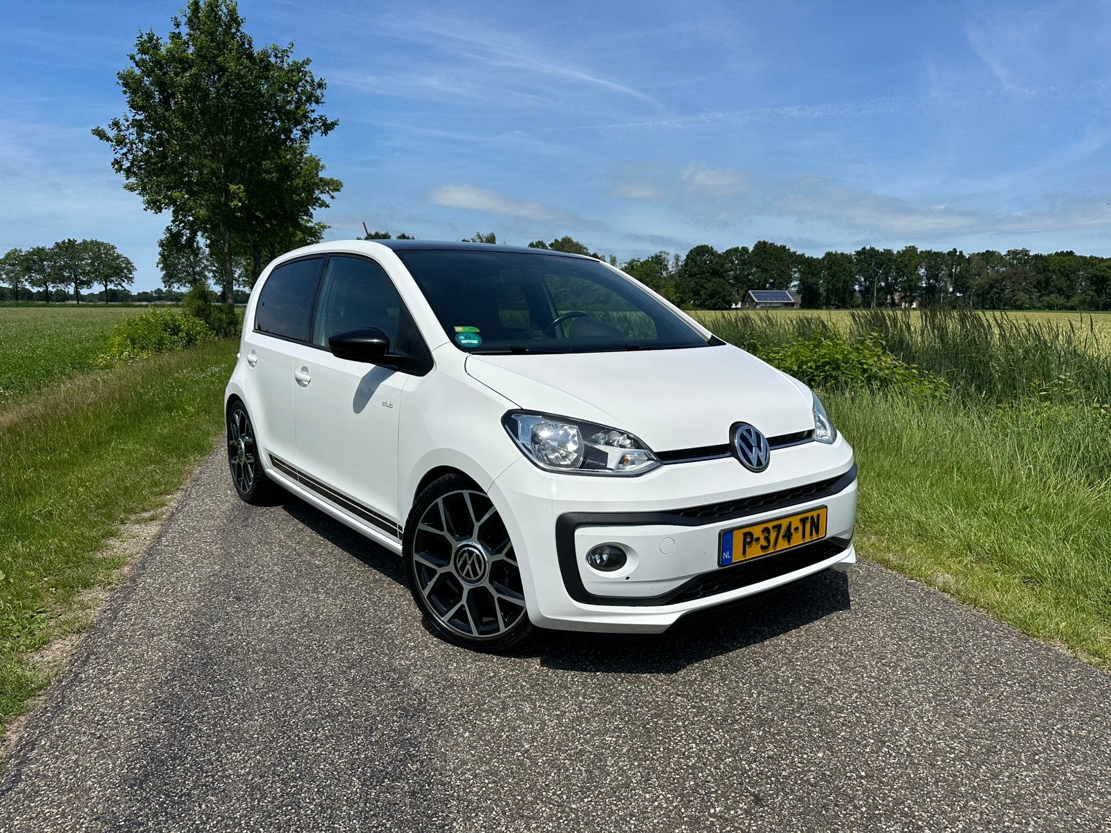 Volkswagen up! 1.0 75PK Club 5D BMT 2017 Wit, Voorwielaandrijving, 836 kg, 4 stoelen, Wit