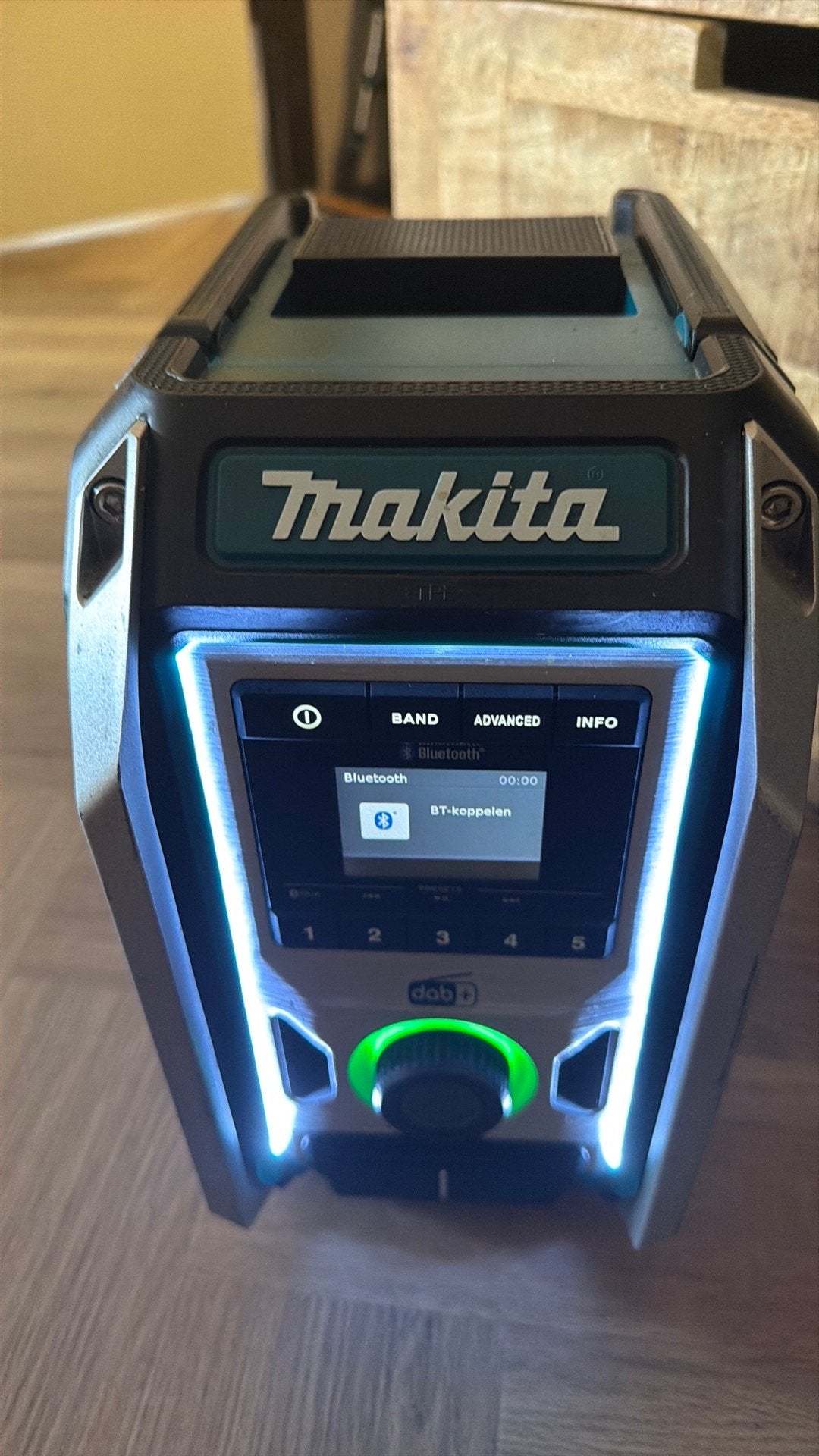 Makita dmr115 in nieuwstaat met accu en oplader, Audio, Tv en Foto, Ophalen of Verzenden, Zo goed als nieuw, Bouwradio