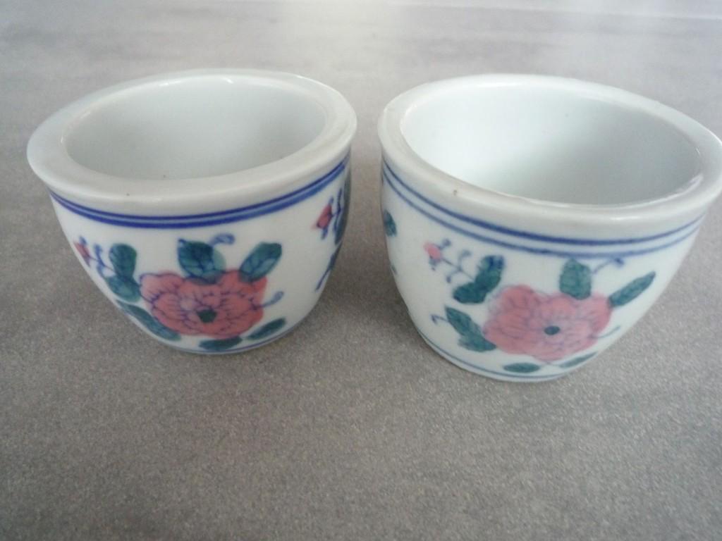 2 kleine Chinese porceleinen bloempotjes met bloemmotief, Ophalen of Verzenden, Zo goed als nieuw, Overige materialen, Overige stijlen