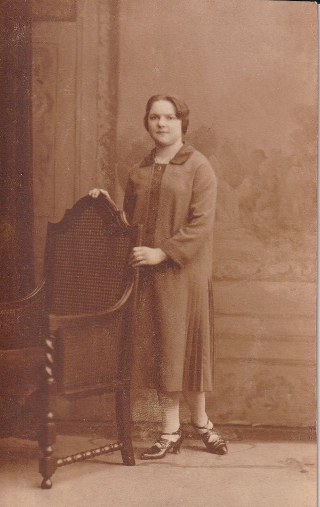 fotokaart   -  dame, Verzenden, Voor 1940, Zo goed als nieuw, Klederdracht