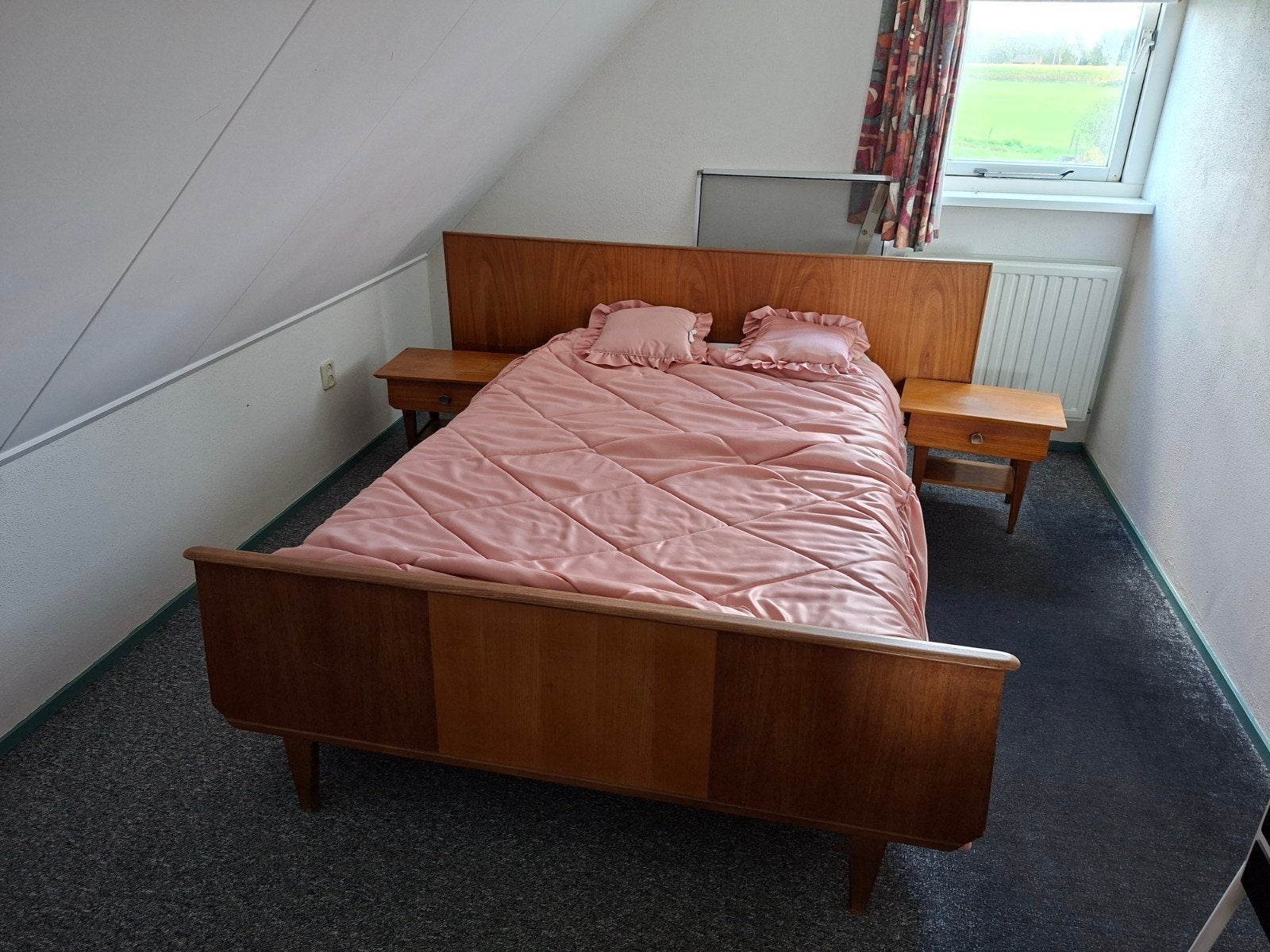 Vintage Tweepersoonsbed met Nachtkastjes - Hout, Huis en Inrichting, Ophalen, Gebruikt, Tweepersoons, Hout
