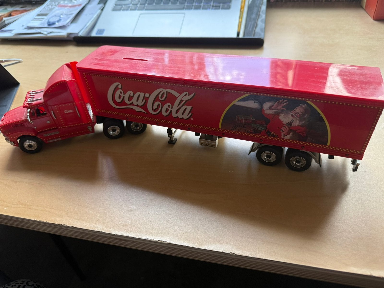 Coca Cola kerst vrachtwagen. Model Spaarpot!, Hobby en Vrije tijd, Modelauto's | 1:87, Ophalen of Verzenden, Zo goed als nieuw