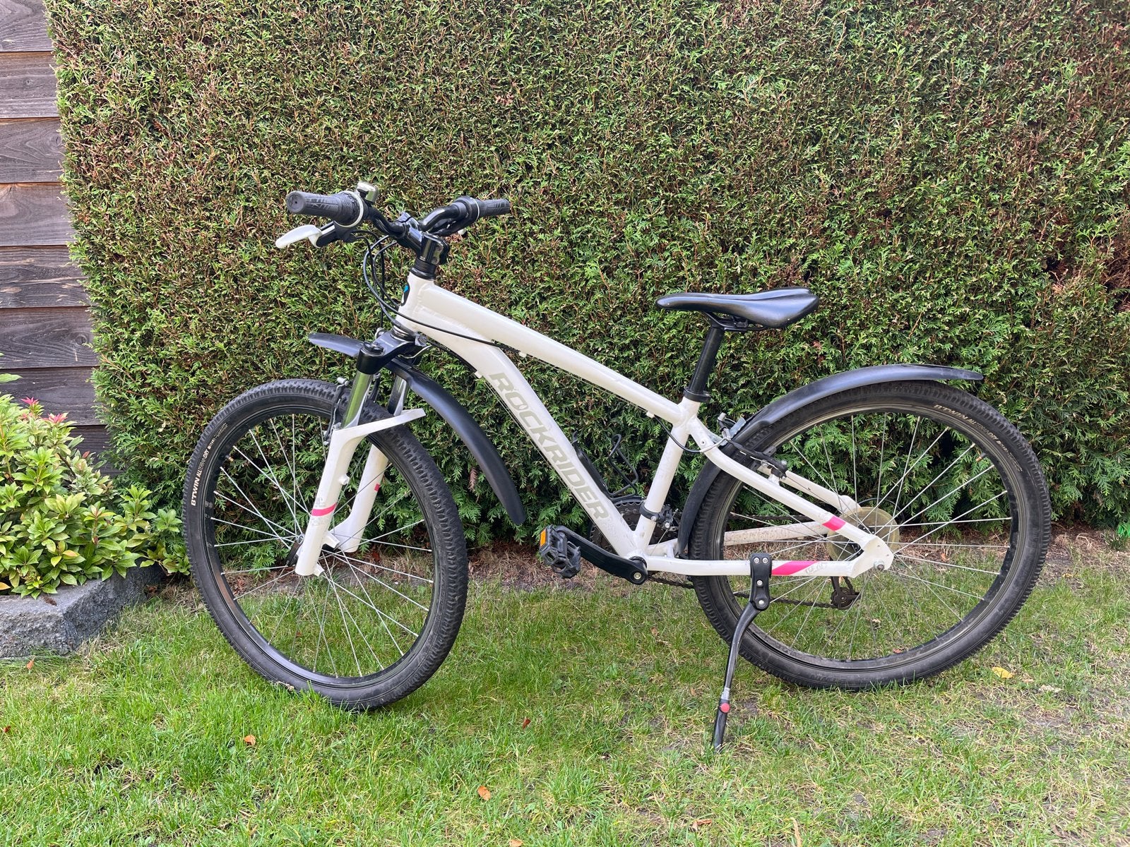 Rockrider ST100 Mountainbike - Wit/Roze - Zo goed als nieuw, Fietsen en Brommers, Hardtail, Velgrem, Ophalen of Verzenden, Zo goed als nieuw