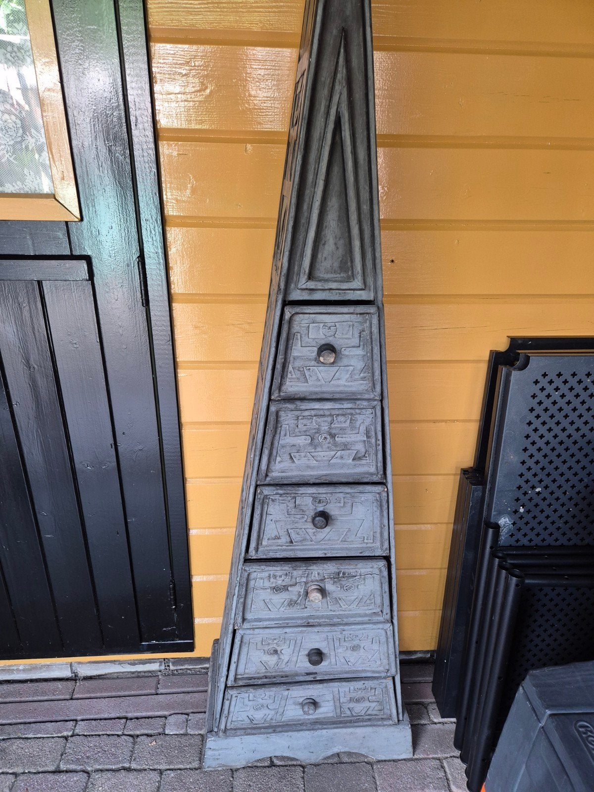 oude piramide lade kast, Ophalen