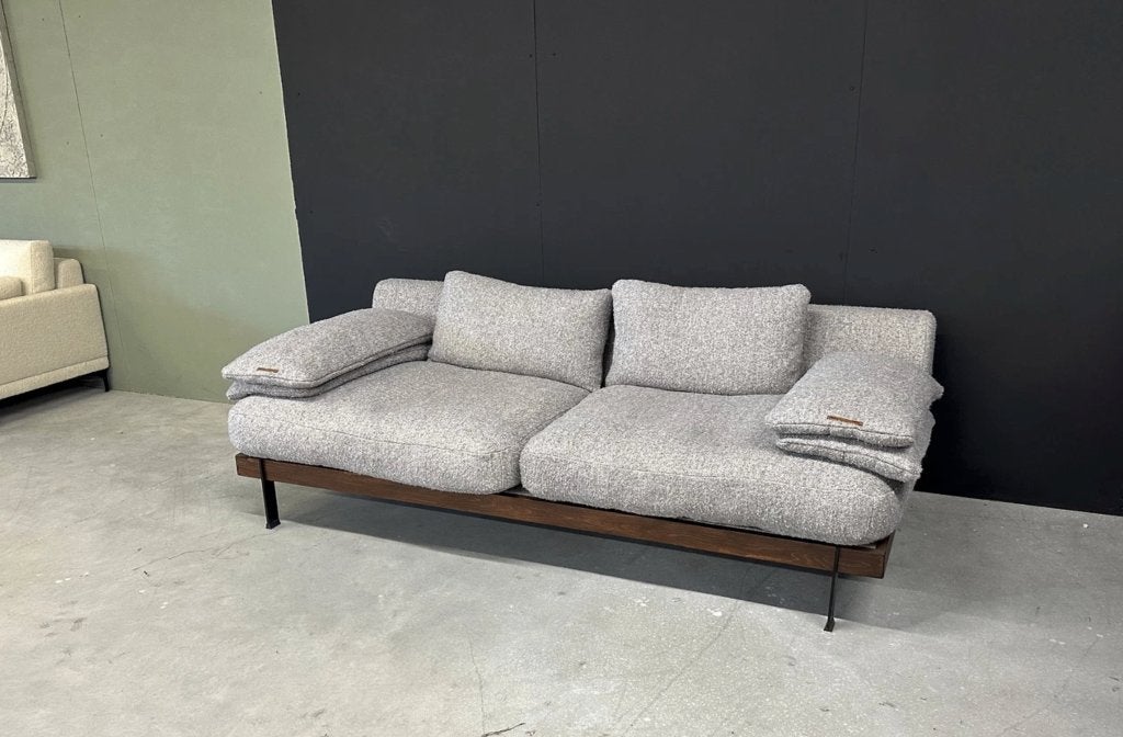 L'authentique bank - showroommodel, Huis en Inrichting, Banken | Bankstellen, Ophalen, Modern en comfortabel, 75 tot 100 cm, Rechte bank