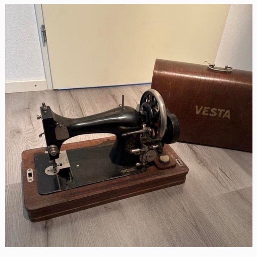 Bijna gratis Antieke Vesta Naaimachine met Houten Koffer, Ophalen