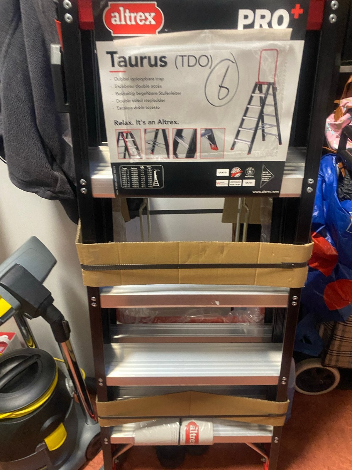 Nieuwe Altrex PRO+ Taurus TDO nieuwprijs 325 €, Doe-het-zelf en Verbouw, Ophalen, Nieuw, Trap, Minder dan 2 meter
